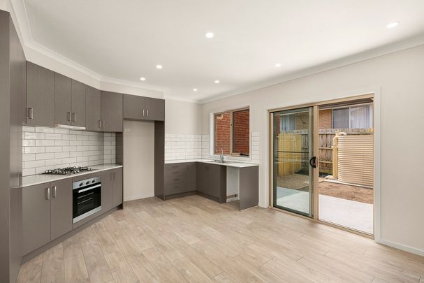 1/5 Logan Street, Glenroy VIC 3046 - Photo 1