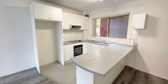 2 Bedroom Apartment in a Convenient Location!! - Photo 3