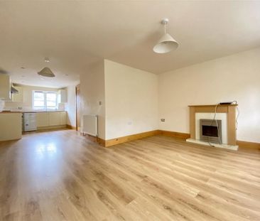 Bowlers Cottage, 2 Cross Daggers Cottages - Photo 1