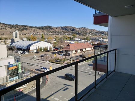 2 bed + den/2 bath at Ellis Parc - Photo 2