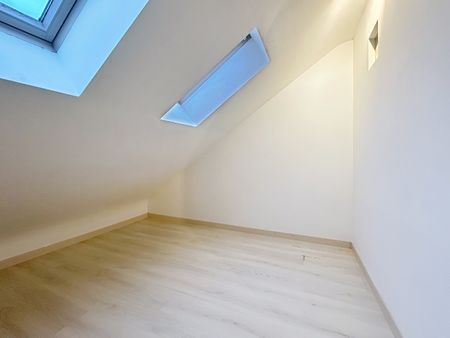 Eén-slaapkamerappartement in het hart van Neufchâteau. - Photo 4