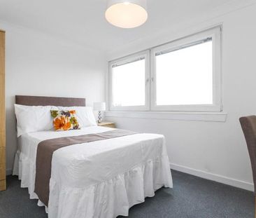 3 bedroom flat to rent - Photo 5