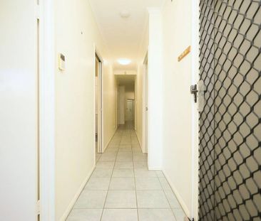 Airconditioned Home – Solar – No Rear Neighbours - Photo 2