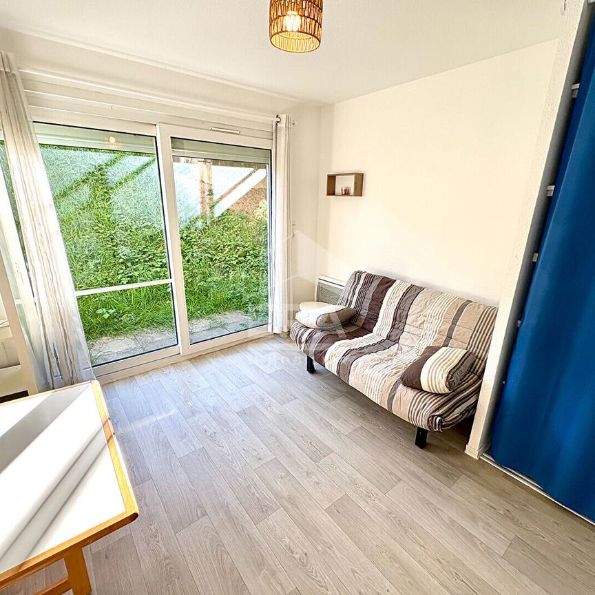 STUDIO MEUBLE A LOUER - BLOIS - ENTIEREMENT MEUBLE & EQUIPE, PLACE DE PARKING PRIVATIVE - Photo 1