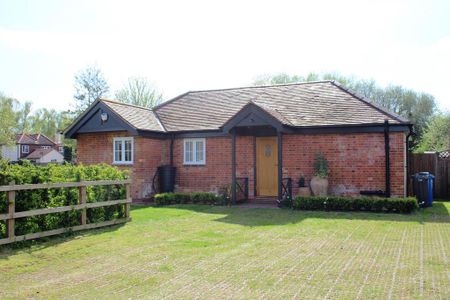 2 bedroom detached bungalow to rent - Photo 4
