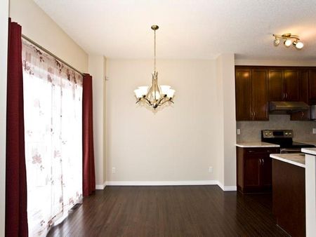 lovely 3 bedroom and 2.5 bath 2 storey home with a WALKOUT bsmt in Kincora! - Photo 3