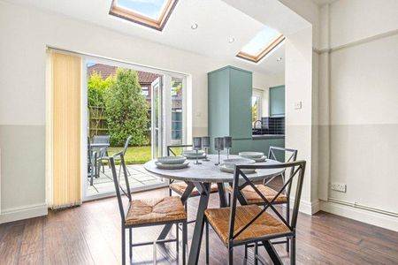 3 bedroom semi-detached house to rent - Photo 5