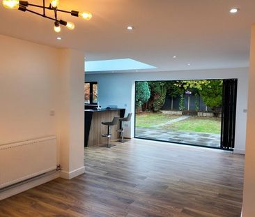 5 bedroom semi-detached house to rent - Photo 2