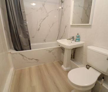 Room in a Shared Flat, Windmill House, E14 - Photo 4