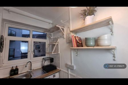 3 bedroom flat to rent - Photo 5