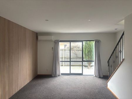 MODERN TOWNHOUSE – RICCARTON – 3 BEDROOMS - Photo 3