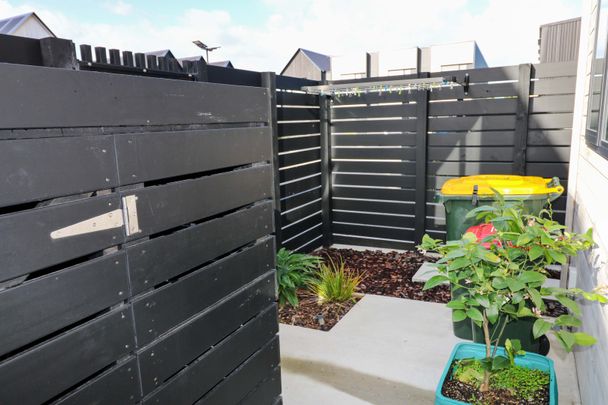 Petone Townhouse - Photo 1