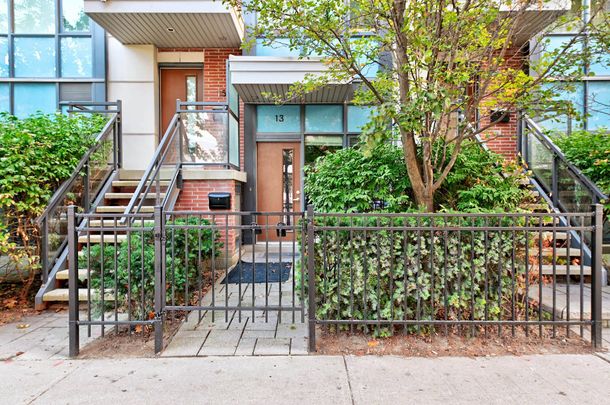 For Lease - 13 Oak Street, Toronto, Ontario - Photo 1