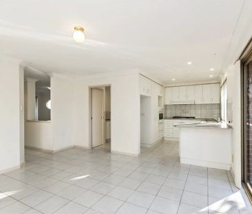 This Willagee home is affordable and close to everything. - Photo 2