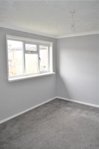 3 bedroom end of terrace house to rent - Photo 4