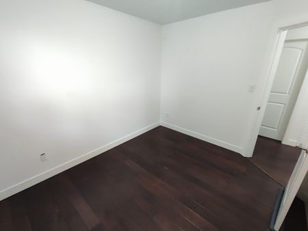 Cozy Three Bedroom Rancher - Photo 2