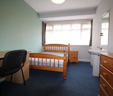 7 Bed Semi-Detached House, Richmond Gardens, SO17 - Photo 3