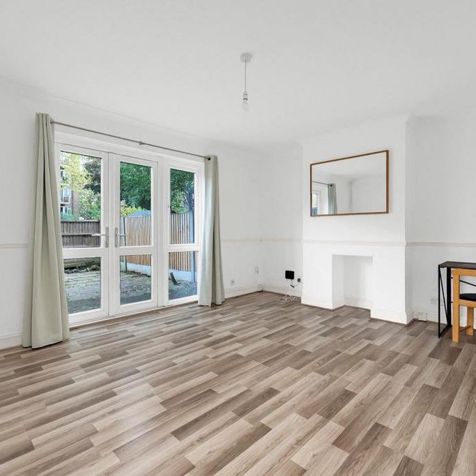 3 bedroom flat to rent - Photo 1