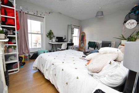4 bedroom terraced house to rent - Photo 4
