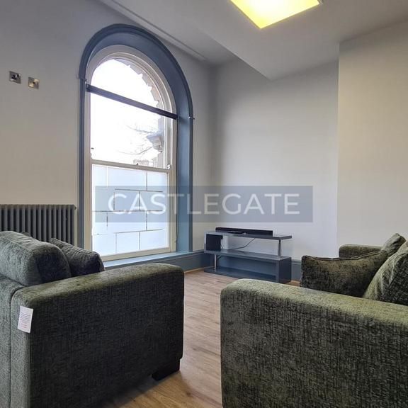 1 bedroom in a flat share to rent - Photo 1