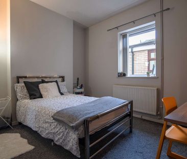 Luxury 4 bedroom house in the heart of Cathays - Photo 1