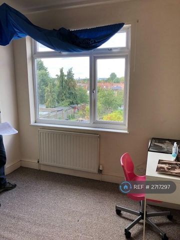 4 bedroom semi-detached house to rent - Photo 2