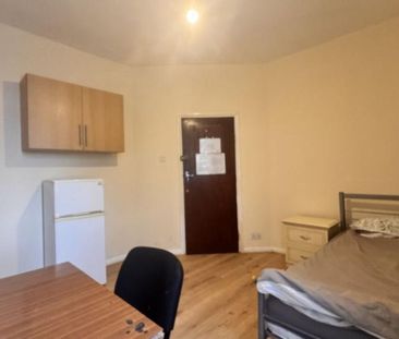 House share to rent - Photo 1