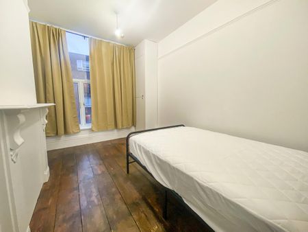 4 bedroom flat to rent - Photo 2