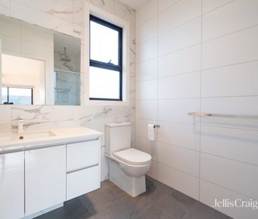 Two Bedroom, Two Bathroom Townhouse in Brunswick - Photo 3