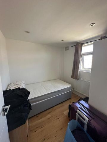 3 bedroom flat to rent - Photo 2