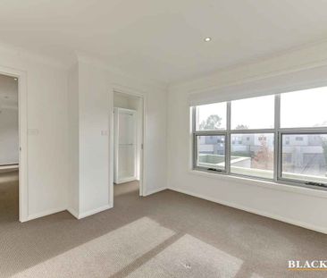 Charming Three bedroom Townhouse - Photo 4