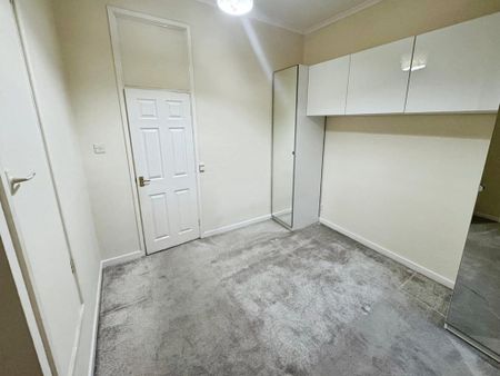 2 bedroom end of terrace house to rent - Photo 3