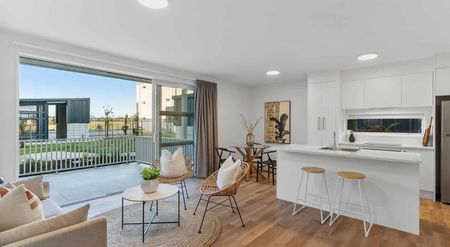 Cute, Light 2 bedroom 2 bathroom Apartment - Photo 2