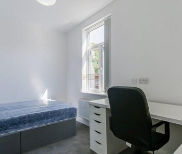 4 bedroom terraced house to rent - Photo 2