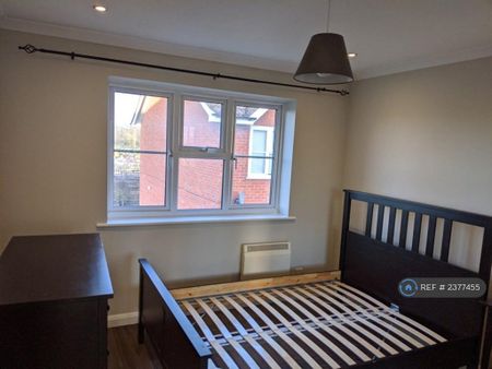 1 bedroom flat to rent - Photo 2