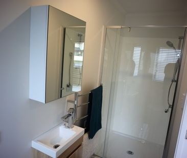 Fully furnished, self contained, studio room! - Photo 6