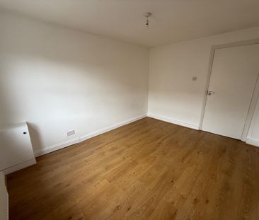 1 Bed Flat, Gibbon Road, SE15 - Photo 2