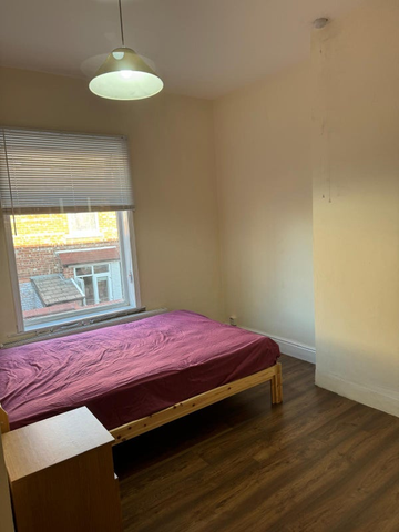 1 bedroom in a house share to rent - Photo 2