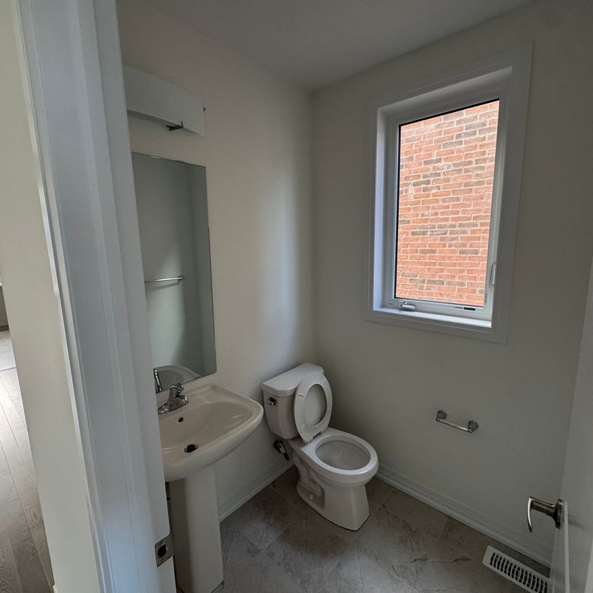 For Lease - 275 Velvet Way, Thorold, Ontario - Photo 1