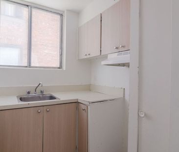 1975 Maisonneuve Blvd West, Montréal, QC - Photo 3