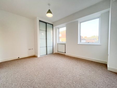 2 bed flat to rent in Mulberry House, Osborne Road, Wokingham, Berkshire, RG40 1GQ - Photo 3