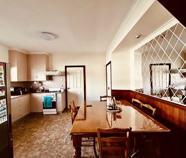 Rooms Available – Fully Furnished | All Utilities Included | 38 She... - Photo 2