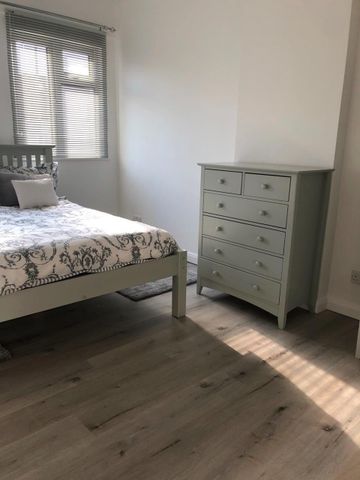 1 Bed Flat, Durnsford Road, SW19 - Photo 4