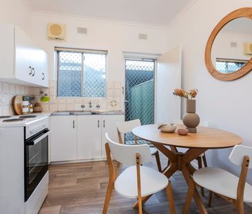 Low maintenance 2 bedroom ground floor unit positioned perfectly - Photo 6