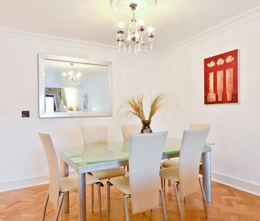 Bright and spacious one-bedroom apartment boasting breath-taking vi... - Photo 3