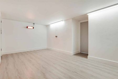 FITZJOHNS AVENUE, NW3, London - Photo 2