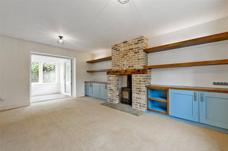 3 bedroom detached house to rent - Photo 2