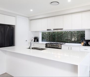 3 bedrooms | 2 bathrooms | Single Garage | Solar Power - Photo 2