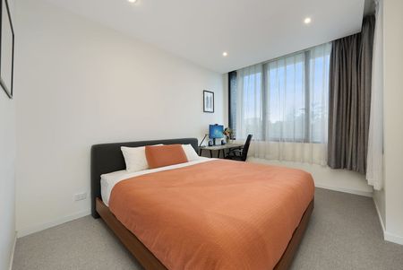 LUXURY DESIGNER TWO BEDROOM APARTMENT - Photo 4