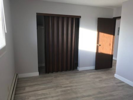 Green Briar North – 2 Bedroom - Photo 4